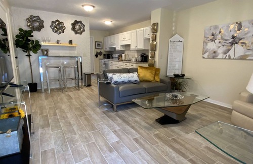 Clinton House | *Perfect Waypoint or Extended Stay*