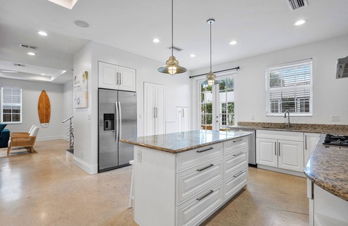 Grandview Heights House | Perfectly Located 6BR Private Oasis w/Heated Pool