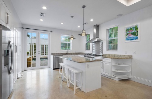 Grandview Heights House | Perfectly Located 6BR Private Oasis w/Heated Pool