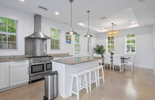Grandview Heights House | Perfectly Located 6BR Private Oasis w/Heated Pool
