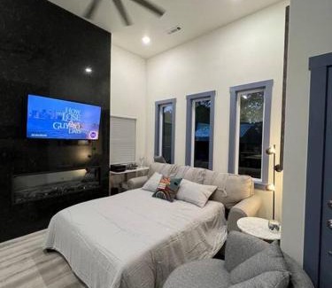 Bentonville Villa | Perfectly located 2 bed/2 full bathroom/1 sofa bed