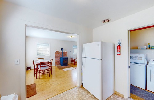 Trinidad Cottage | Perfectly located home with pellet stove - walk to Trinidad State Beach & Harbor