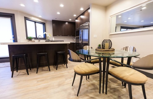 Deer Valley Condo | PERFECTLY LOCATED IN LOWER DEER VALLEY! WALK OR TAKE FREE SHUTTLE TO SKI RESORT