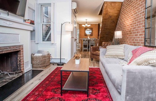 Fells Point House | Perfectly Located Poe Themed Home with Private Backyard for Relaxing