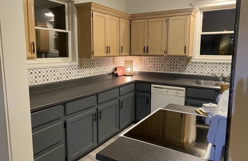 Guntersville House | Perfectly located cottage in the heart of town! Walk to everything!