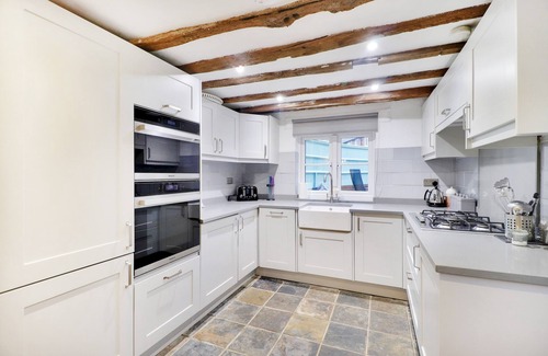 Robertsbridge House | Perfectly Presented Cottage | Pass the Keys