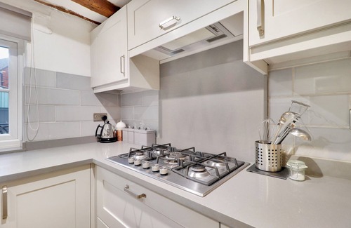 Robertsbridge House | Perfectly Presented Cottage | Pass the Keys