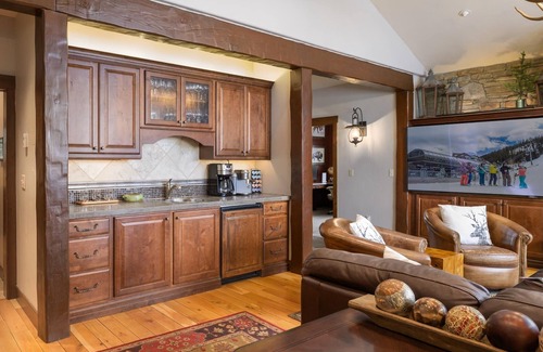 Granby House | Perfectly Private Fairway Lodge | Hot Tub | Dine Al Fresco