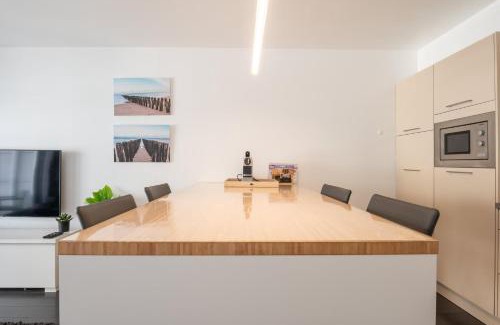 Ostend Apartment | Perfectly situated 2BR apartment near the beach