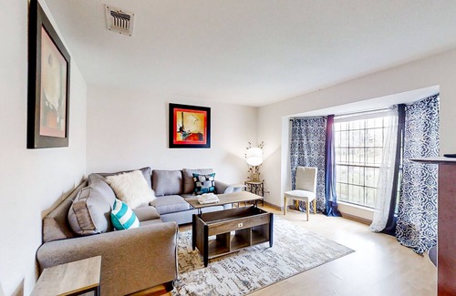 Greater Fondren Southwest House | Perfectly situated townhome with step-free access, W/D, central air, & patio