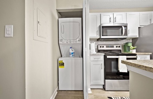 Dunwoody Apartment | PERIMETER PARADISE*FREE PARKING+POOL+BALCONY