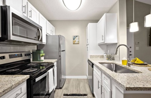 Dunwoody Apartment | PERIMETER PARADISE*FREE PARKING+POOL+BALCONY