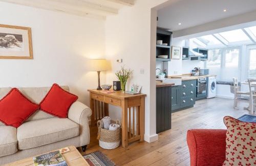 Great Longstone House | Periwinkle Cottage