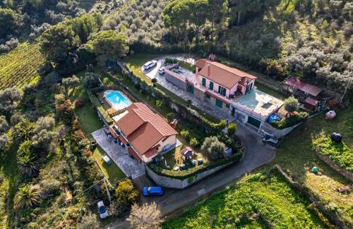 Pantai Apartment | Perla sul mare con piscina
