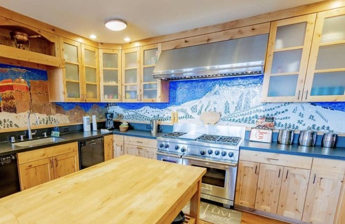 Kirkwood Ski Chalet | Perle du Bois - Ski in/Ski out 6 bedroom luxury home in Palisades at Kirkwood