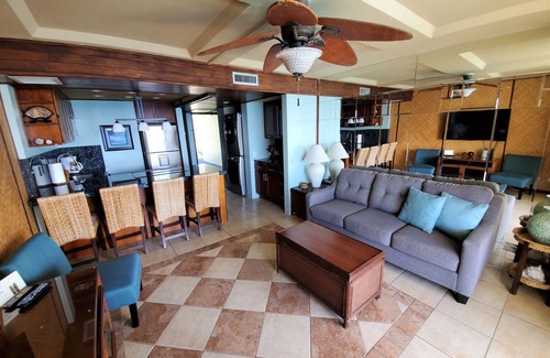 Makaha Condo | Permitted Hawaiian Princess condo on beach with sea turtles and amazing sunsets