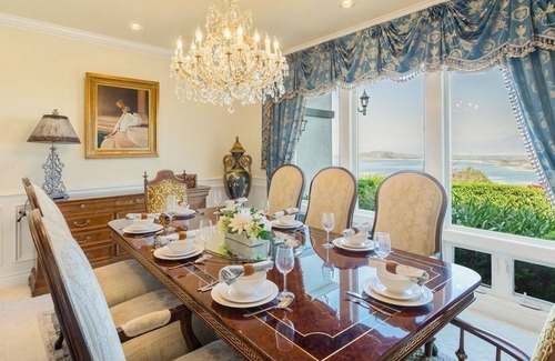 Perris House | Perris' Prosecco Palace-Panoramic Lake & Mtn View