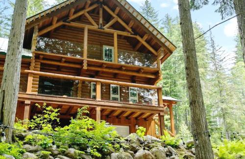 Malakwa House | Perry River Lodge