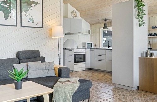 Hals House | "Persa" - from the sea by Interhome
