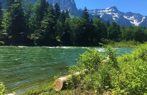 Gold Bar Cottage | Persis Perch: Charming riverfront, stunning views