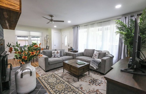 Greenville - Spartanburg House | Pet & Family Friendly 3-bedroom home in charming Greenville
