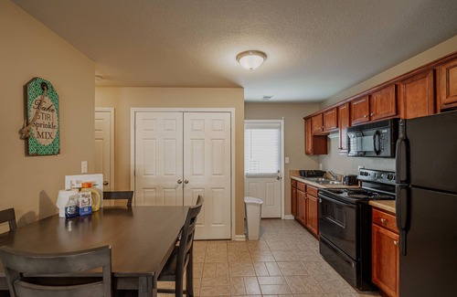Clarksville House | Pet Friendly, 15 Minutes to Fort Campbell-B2