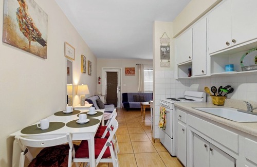 Downtown Hollywood Apartment | Pet-friendly 1BR Studio w/Parking & Bbq, Hollywood
