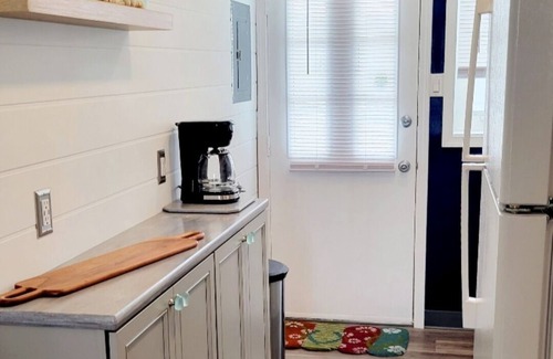 Wildwood Condo | Pet Friendly 2 bed 1 bath condo n4 night Minimum in-season June-Sept