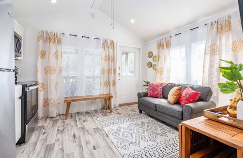 Guntersville Cottage | PET FRIENDLY 2 Bedroom Tiny House Firepit Minutes to Guntersville