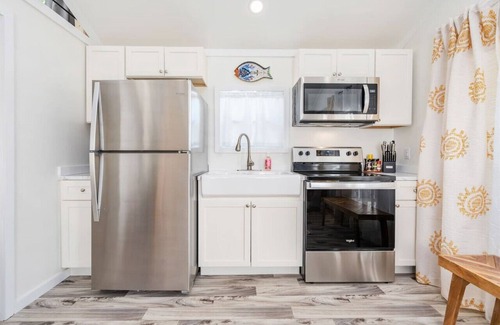 Guntersville Cottage | PET FRIENDLY 2 Bedroom Tiny House Firepit Minutes to Guntersville