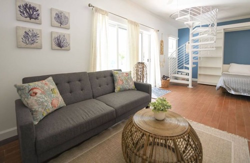 Venetian Shores House | Pet Friendly 2 Bedroom in Venetian Shores Sleeps 10
