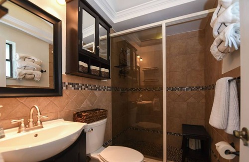 Venetian Shores House | Pet Friendly 2 Bedroom in Venetian Shores Sleeps 10