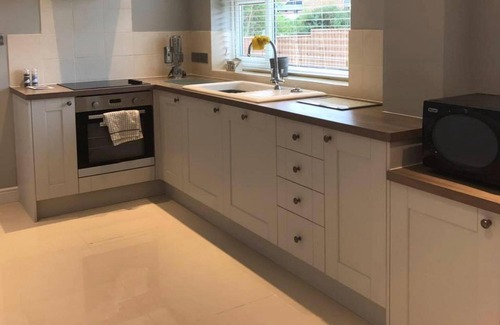 Heacham House | Pet-friendly - 2 Bedrooms Bungalow hot tub Parking