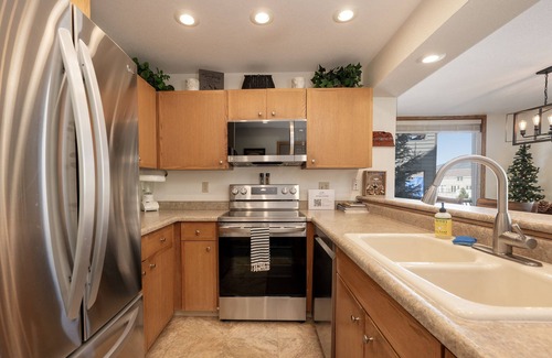 Winter Park Condo | Pet-friendly 2BR condo w/sauna & mountain views