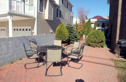 Townsend's Inlet House | Pet Friendly 3 Bedroom that Sleeps 10