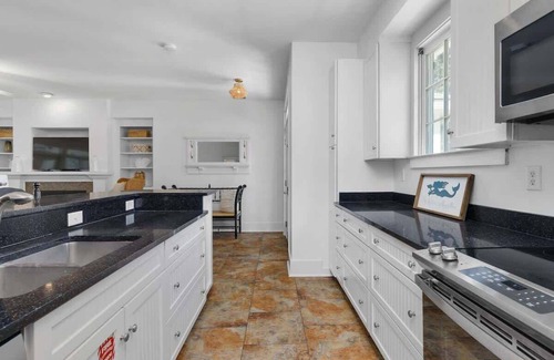 Melrose on the Beach House | Pet-Friendly 3BR Cottage with Golf Cart