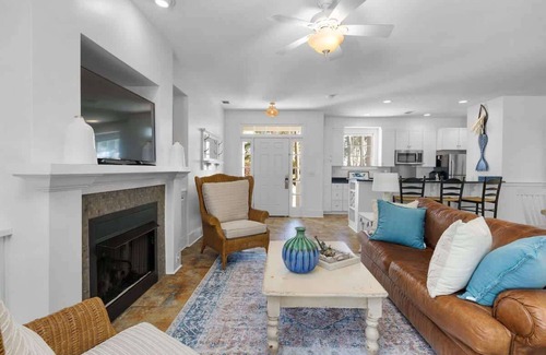 Melrose on the Beach House | Pet-Friendly 3BR Cottage with Golf Cart