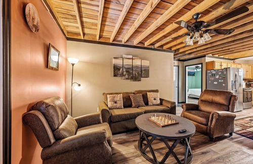 Sevierville Cabin | Pet-friendly 3BD Cabin w/HOT TUB! FirePit +Arcade