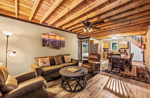 Sevierville Cabin | Pet-friendly 3BD Cabin w/HOT TUB! FirePit +Arcade