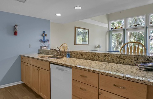Ocean Ridge House | Pet Friendly, 3Bed, easy walk to Pool, Beach, Restaurants, Golf N Pickle Ball