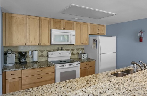 Ocean Ridge House | Pet Friendly, 3Bed, easy walk to Pool, Beach, Restaurants, Golf N Pickle Ball