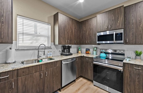 Denison House | Pet-Friendly 3BR Home: Modern Comfort, Scenic Trails, Near Lake Texoma and Historic Main Street