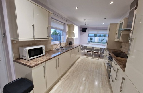 Christchurch House | Pet friendly 4 bedroom with secure garden. Close to New Forest Park and beach