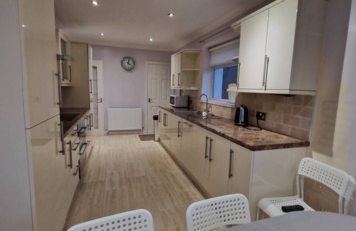 Christchurch House | Pet friendly 4 bedroom with secure garden. Close to New Forest Park and beach