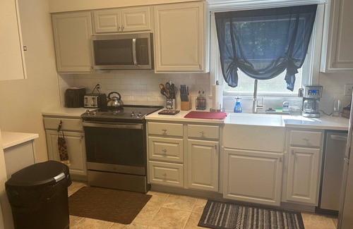 Eastport House | Pet Friendly, 4 Bedrooms in Annapolis, MD less than 2 miles to Naval Academy.