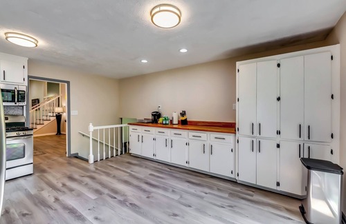Acworth House | Pet-Friendly 4BR Home w/Full Gym, 3BT and Patio by Ballparks in Woodstock