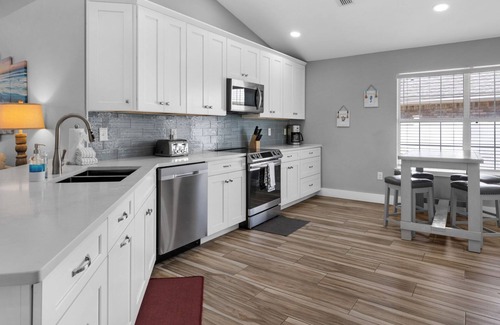 Miramar Beach House | Pet-Friendly 5BR, Private Pool & Beach + Free Tix: Golf, Parasailing & More!