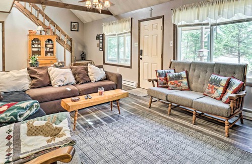 Mount Pocahontas House | Pet-Friendly Albrightsville Home w/ Deck!