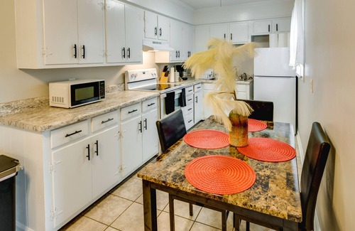 Albany House | Pet-Friendly Albany Home ~ 3 Mi to University!