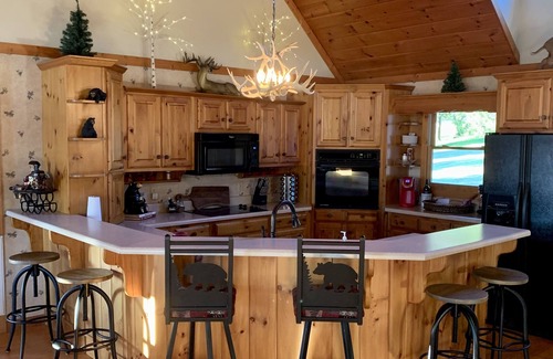 Dunlap Cabin | PET FRIENDLY! AMAZING FALL BREAK DEALS! POOL & HOT TUB WITH VIEWS! EV CHARGER